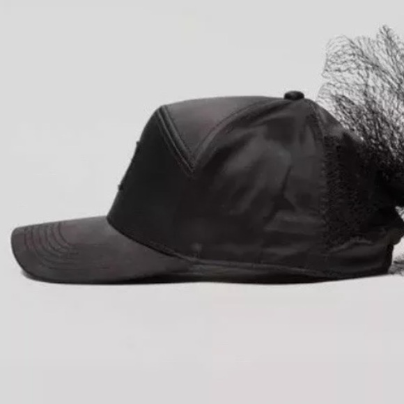 FENTY PUMA BY RIHANNA BLACK SATIN CAP WITH FRONT LOG AND NET BACK BOW DETAIL OS - Picture 4 of 7